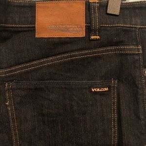 Men’s Volcom modern straight jeans.